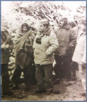 В центре генерал-лейтенант Шкруднев Д. Г., рядом в шапке полковник Тауфик Ахмат (мармольская операция 1983 г.)