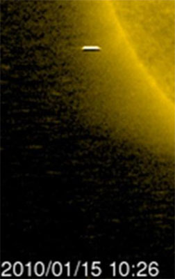 «Космические корабли» вблизи Солнца. На снимках зафиксированы факты полета ранее не наблюдаемых тел необычайно крупных размеров